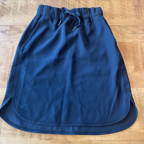 Lululemon tennis pencil skirt - Picture 1 of 3